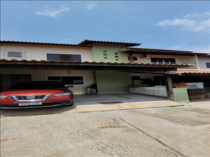 Casa em condomínio à Venda