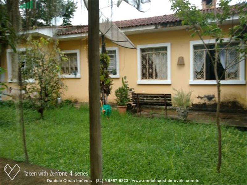 Casa a Venda no Centro em Penedo (Itatiaia)